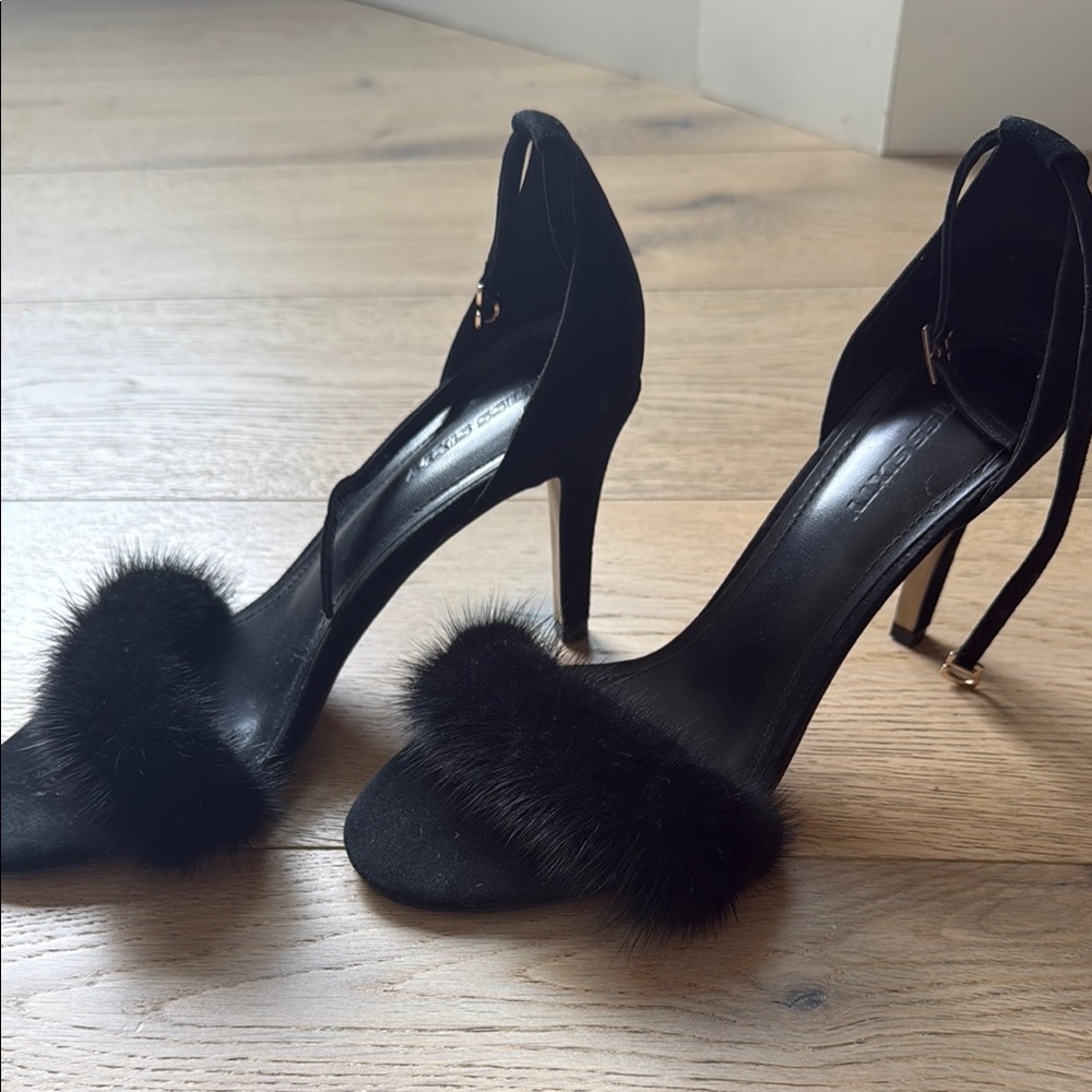 Elegant Black Heeled Sandals